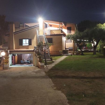 Villa Giuliana Stanze Con Bagno Interno In Villa A 350 Mt Spiaggia Libera Lido Delle Sirene Anzio Zewnętrze zdjęcie