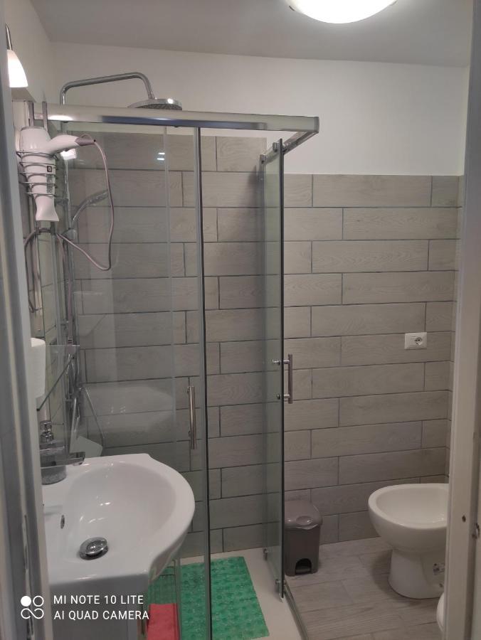 Villa Giuliana Stanze Con Bagno Interno In Villa A 350 Mt Spiaggia Libera Lido Delle Sirene Anzio Zewnętrze zdjęcie