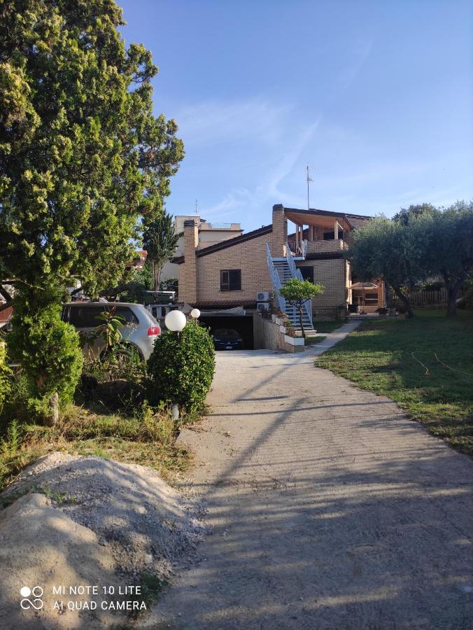 Villa Giuliana Stanze Con Bagno Interno In Villa A 350 Mt Spiaggia Libera Lido Delle Sirene Anzio Zewnętrze zdjęcie