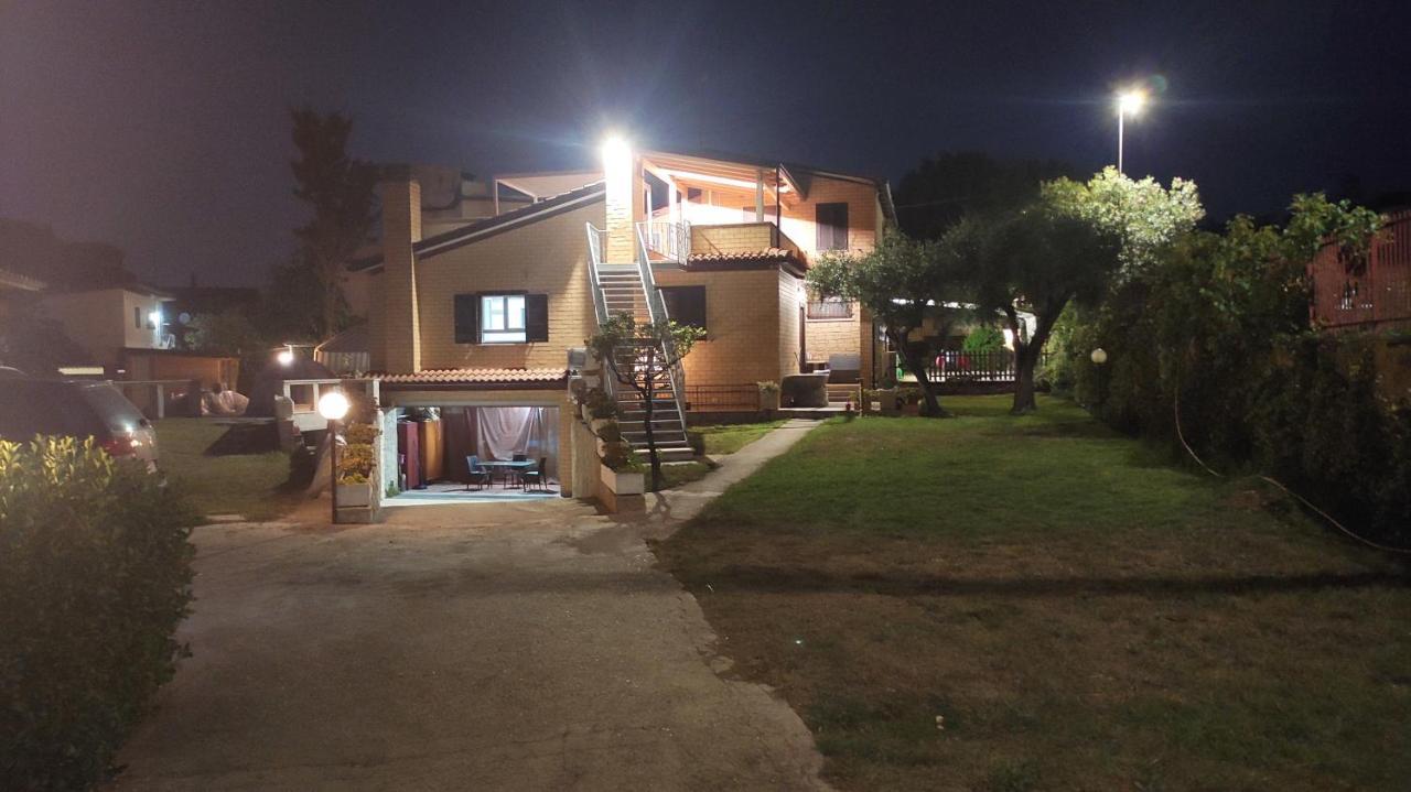 Villa Giuliana Stanze Con Bagno Interno In Villa A 350 Mt Spiaggia Libera Lido Delle Sirene Anzio Zewnętrze zdjęcie