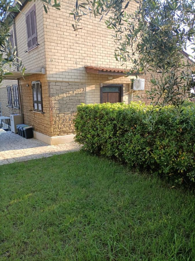 Villa Giuliana Stanze Con Bagno Interno In Villa A 350 Mt Spiaggia Libera Lido Delle Sirene Anzio Zewnętrze zdjęcie